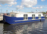 houseboat